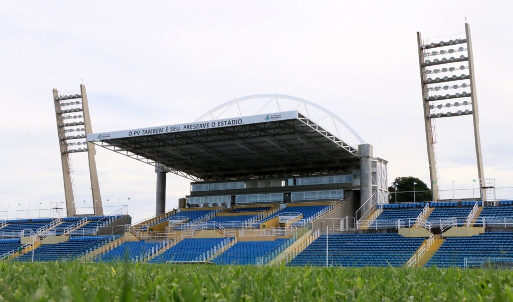 Deputado propõe mudar nome do estádio Presidente Vargas para Rei Pelé; entenda