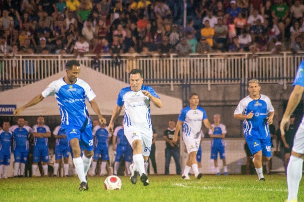 Com Jogo das Estrelas, Maracanaú inaugura estádio que será usado no Campeonato Cearense