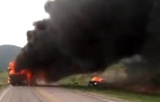 Colisão entre carro e ônibus causa grande incêndio no interior do Cerará