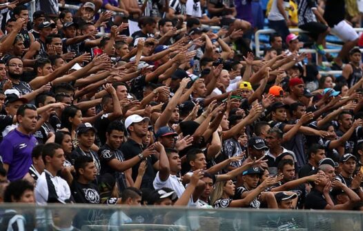 Torcida organizada do Ceará prepara protesto contra o presidente Robinson de Castro