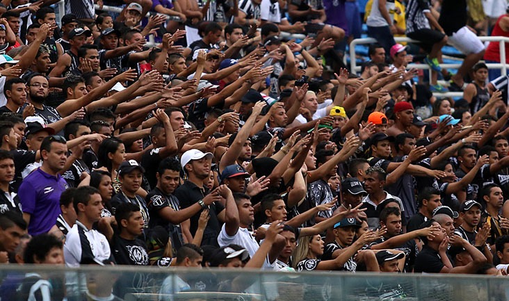 Torcida organizada do Ceará prepara protesto contra o presidente Robinson de Castro