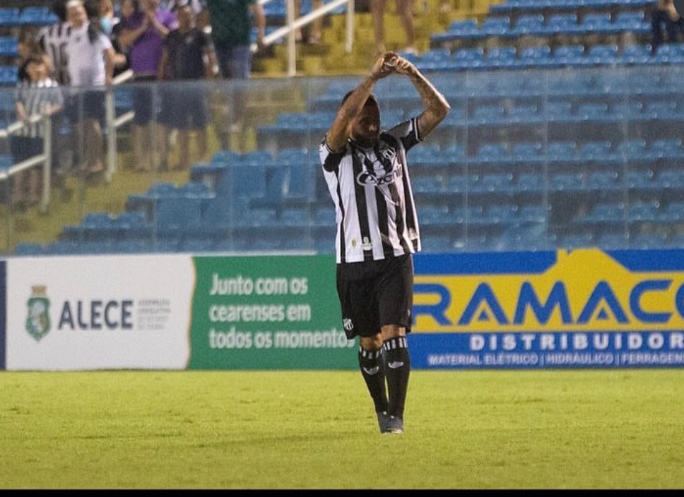 Leandro Carvalho pede que torcida do Ceará não o chame mais de “cachaça”