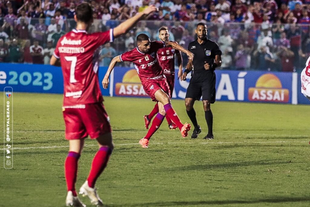 Galhardo evita falar de erros da arbitragem e celebra mais uma vitória do Fortaleza