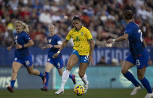 Seleção feminina joga bem, mas perde de 2 a 1 para os Estados Unidos