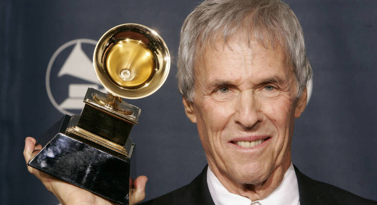 Burt Bacharach, compositor de clássicos como ‘I Say a Little Prayer’, morre, aos 94 anos