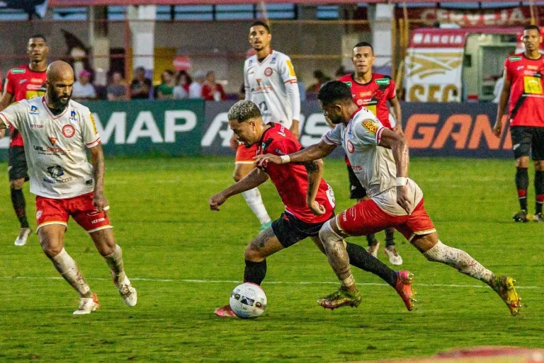 Democrata x Pouso Alegre: assista ao vivo à partida do Campeonato Mineiro