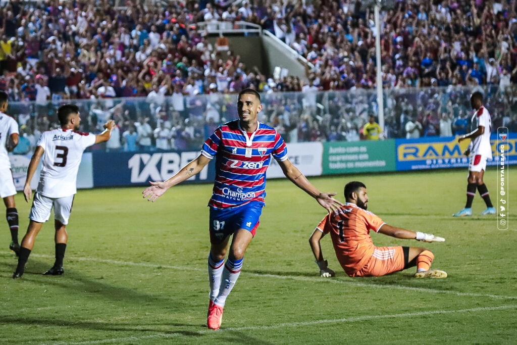 Fortaleza goleia Atlético por 6 a 1 e garante vaga nas semifinais do Campeonato Cearense