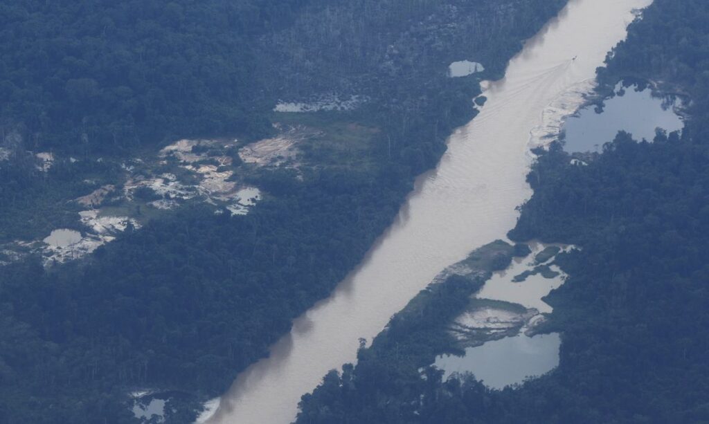 Governo avalia novo fechamento do espaço aéreo em terra yanomami