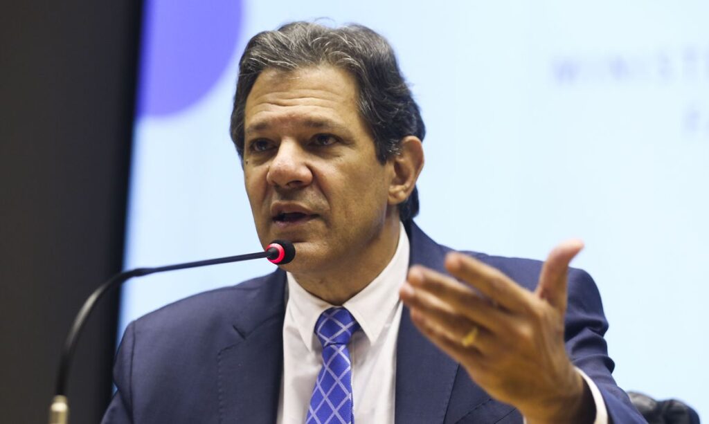 Haddad determina doação de itens apreendidos pela Receita para vítimas de chuva no litoral paulista