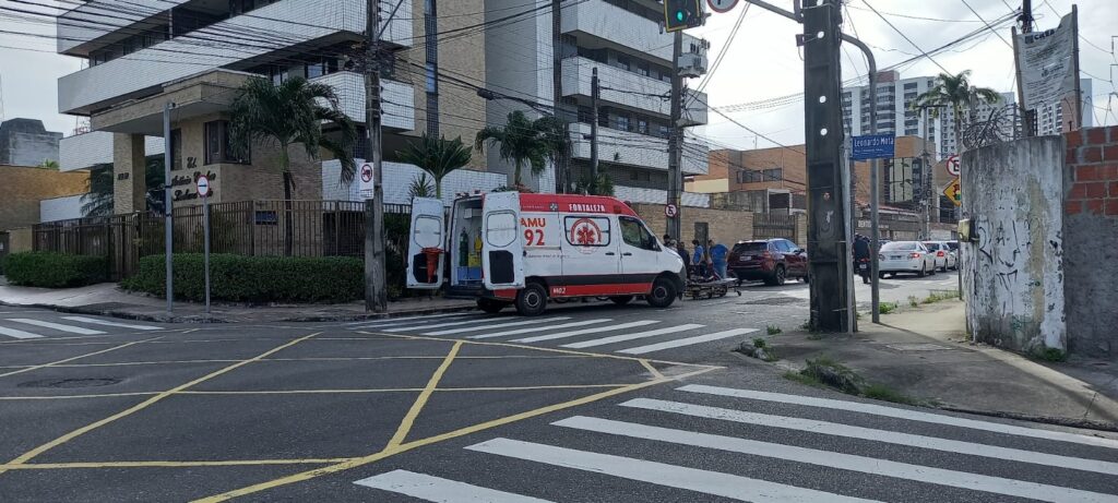 Idosa é atropelada ao tentar atravessar rua em faixa de pedestre, em Fortaleza