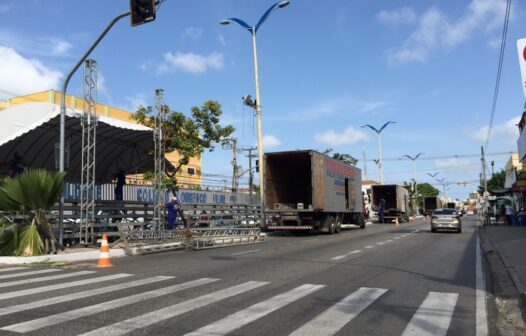 Inicia interdição de trecho da Av. Domingos Olímpio para montagem de estrutura do Carnaval