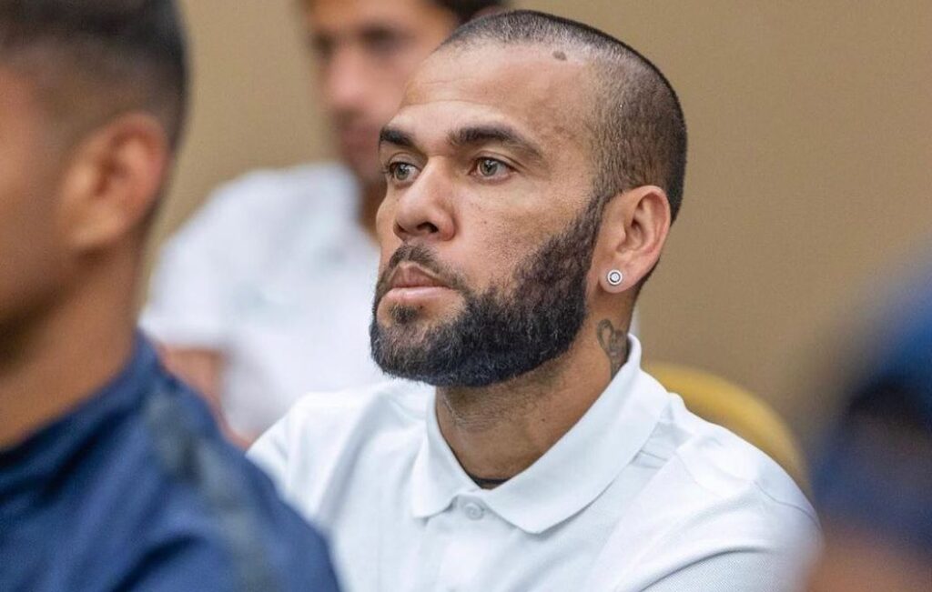 Justiça da Espanha nega recurso a Daniel Alves; jogador seguirá preso