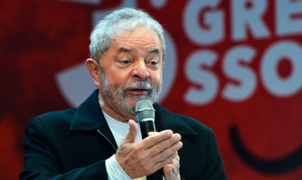 Lula faz exames em hospital de Brasília neste sábado (25)