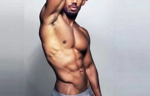 Michael B. Jordan completa 36 anos e impressiona fãs ao exibir foto em boa forma