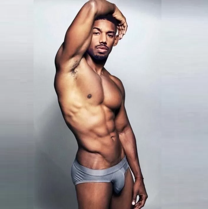 Michael B. Jordan completa 36 anos e impressiona fãs ao exibir foto em boa forma