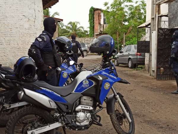 Motocicleta roubada é recuperada e dupla suspeita é capturada em Fortaleza