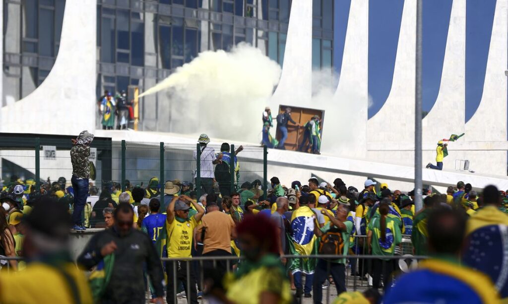 Polícia Federal prende mais três envolvidos em atos golpistas de Brasília