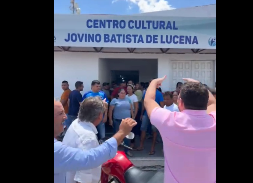 Prefeito de Quixelô e vereadores discutem na rua após sessão da Câmara Municipal