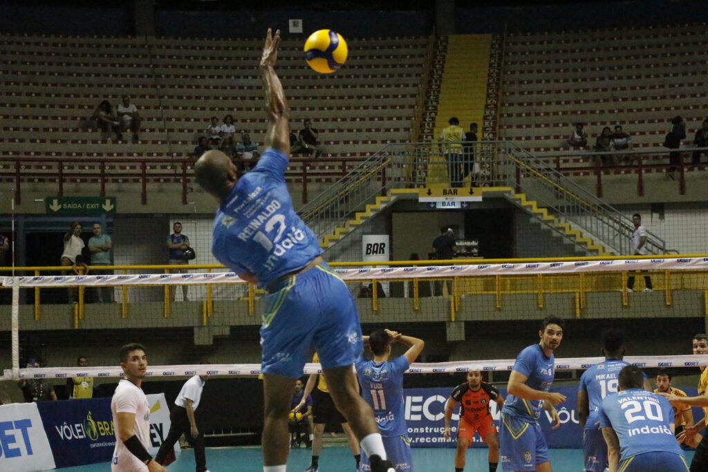 Rede Cuca Vôlei enfrenta o Sesi-SP na noite deste sábado (25), em Fortaleza