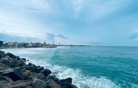 Seis pontos da orla de Fortaleza estão próprios para banho, aponta Semace 