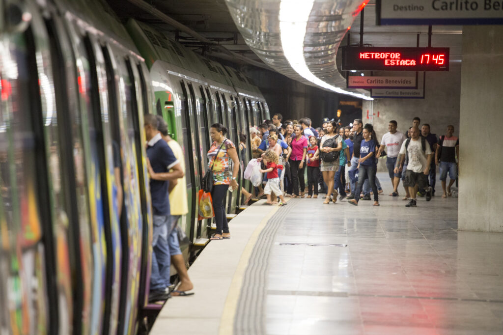 Metrô e VLT vão funcionar no Carnaval 2023, confira esquema