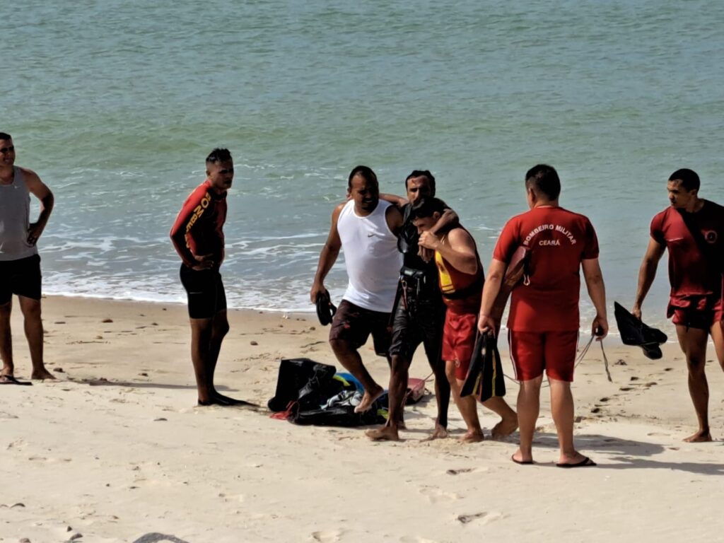 Velejador de Kitesurf é resgatado pelo corpo de bombeiros após ficar à deriva