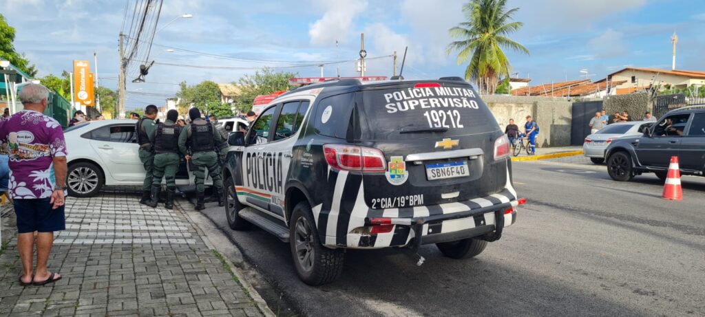 Homem é assassinado em estacionamento de supermercado na Capital