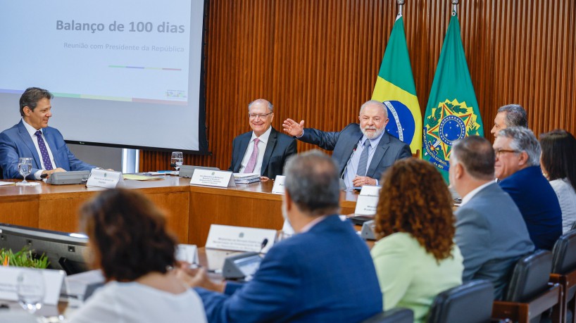 Lula repreende ministros que divulgam propostas sem consultar o governo