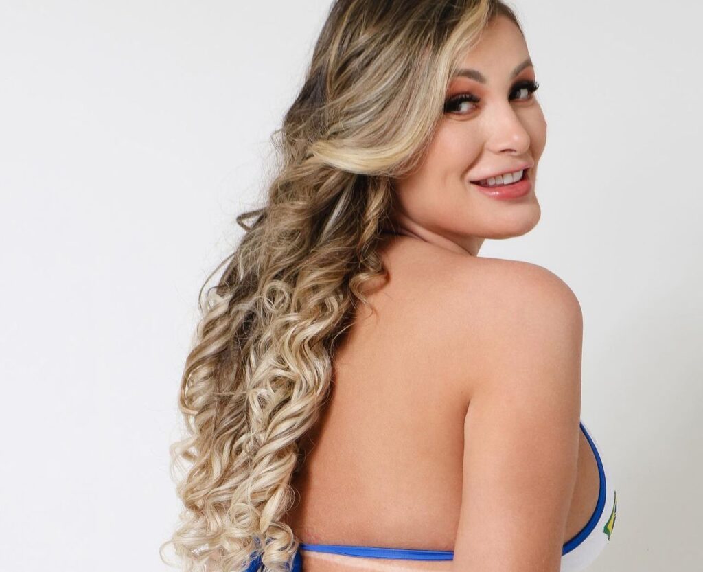 Andressa Urach lucra R$ 40 mil em plataforma para adultos