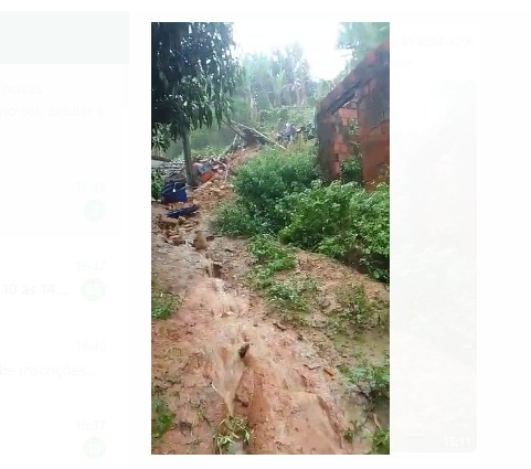 Deslizamento de terra derruba casas, deixa três mortos e quatro feridos em Aratuba, interior do Ceará