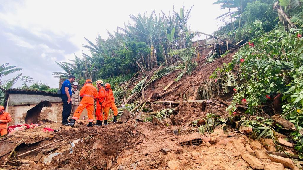 Autoridades cearenses se pronunciam sobre deslizamento de terra em Aratuba