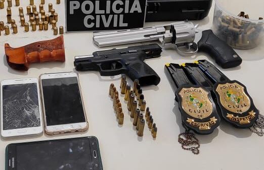 Dupla é presa com armas de fogo e diversas munições em Quixadá