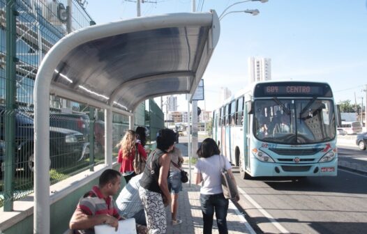 Sarto sanciona lei que garante passe livre estudantil nos ônibus para a prova do IFCE