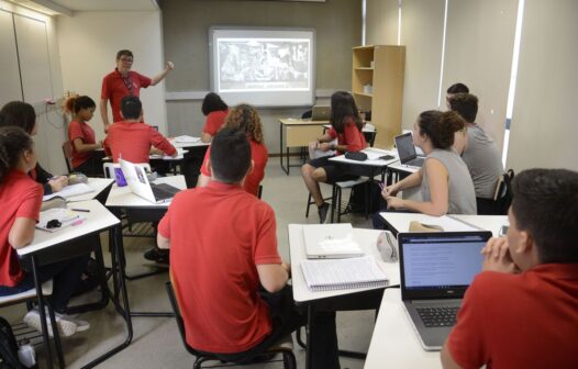 Especialistas pedem volta das diretrizes de 2012 do ensino médio