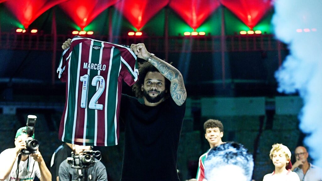 Fluminense apresenta lateral Marcelo com grande festa no Maracanã