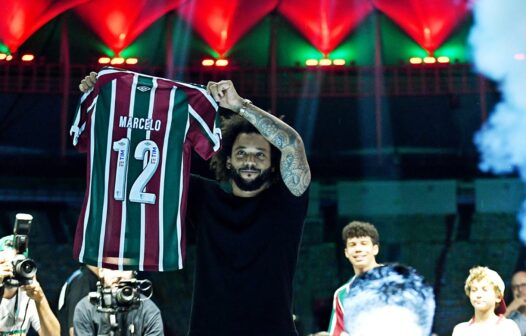 Fluminense apresenta lateral Marcelo com grande festa no Maracanã