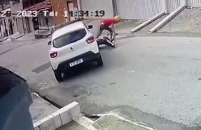 Homem reage a assalto e joga carro contra suspeito em Caucaia