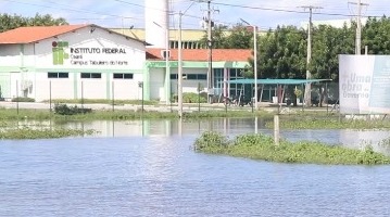 IFCE de Tabuleiro do Norte fica “ilhado” e aulas são suspensas após fortes chuvas na região