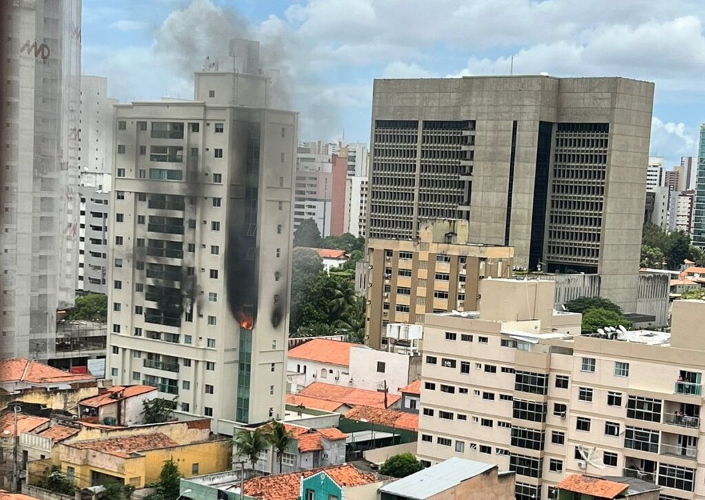 Incêndio atinge apartamento no bairro Aldeota, em Fortaleza; não há informações sobre feridos