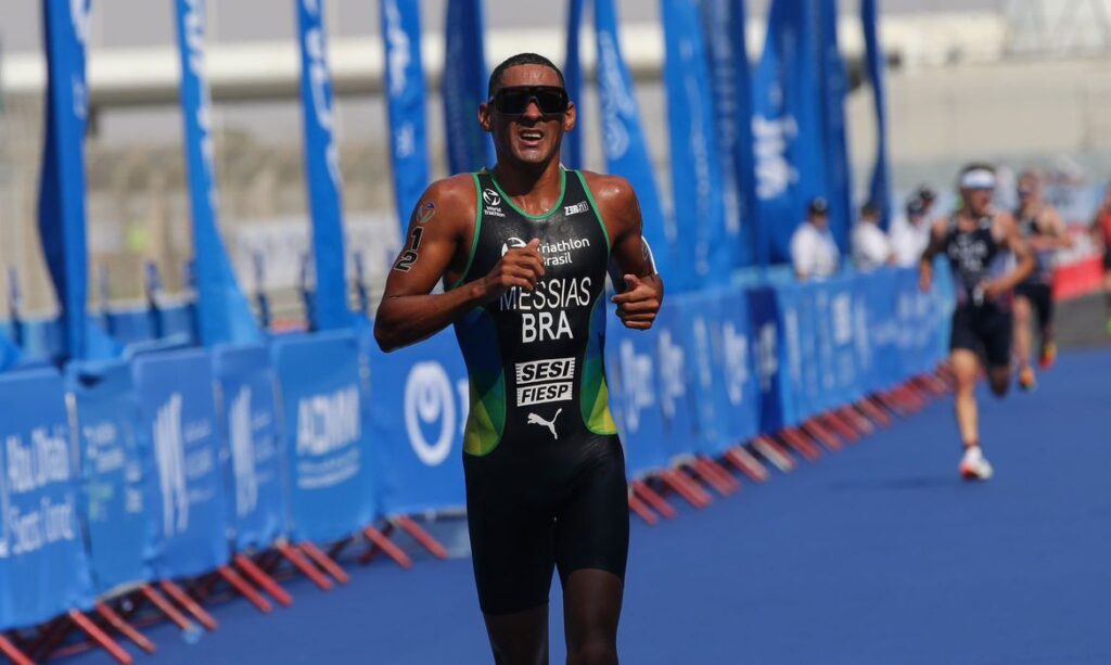 Cearense Manoel Messias é bronze em 1ª etapa do circuito mundial de Triatlo