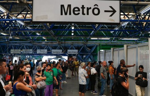 Metrô de SP não faz acordo e greve continua nesta sexta-feira