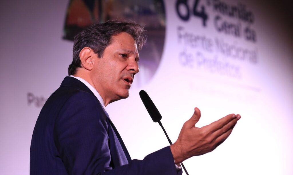 Municípios não perderão receita com novo imposto, afirma Haddad 