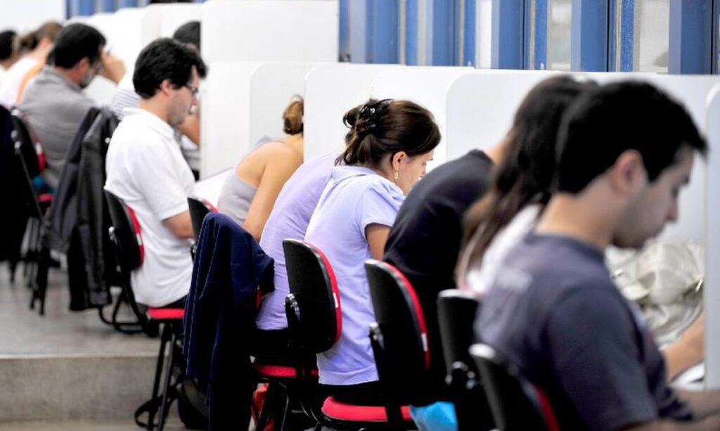 Ocara abre concurso público com salário de até R$ 11 mil; confira edital