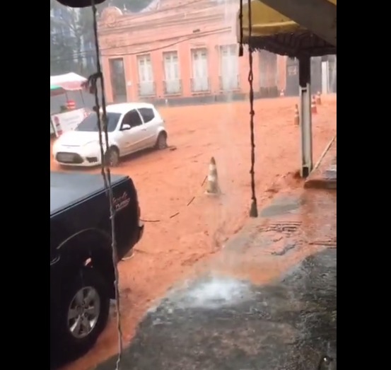 Pacoti e Guaramiranga sofrem com fortes chuvas na tarde deste sábado (18)