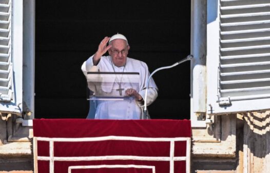 Papa Francisco diz que celibato na Igreja Católica pode ser revisto