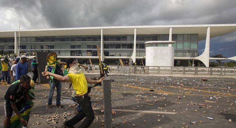 PF prende novos envolvidos em ataques extremistas em Brasília