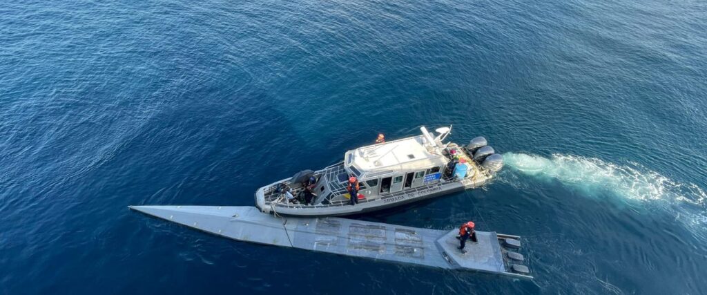 ‘Submarino Fantasma’ com 2,6 toneladas de cocaína e dois mortos é descoberto no  Oceano Pacífico