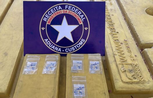 Receita Federal intercepta 5 pacotes com 110 pedras de diamantes