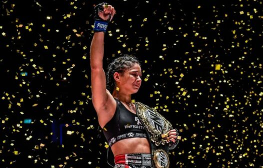 Cearense Allycia Rodrigues volta a lutar após gravidez e é campeã de torneio de muay thai