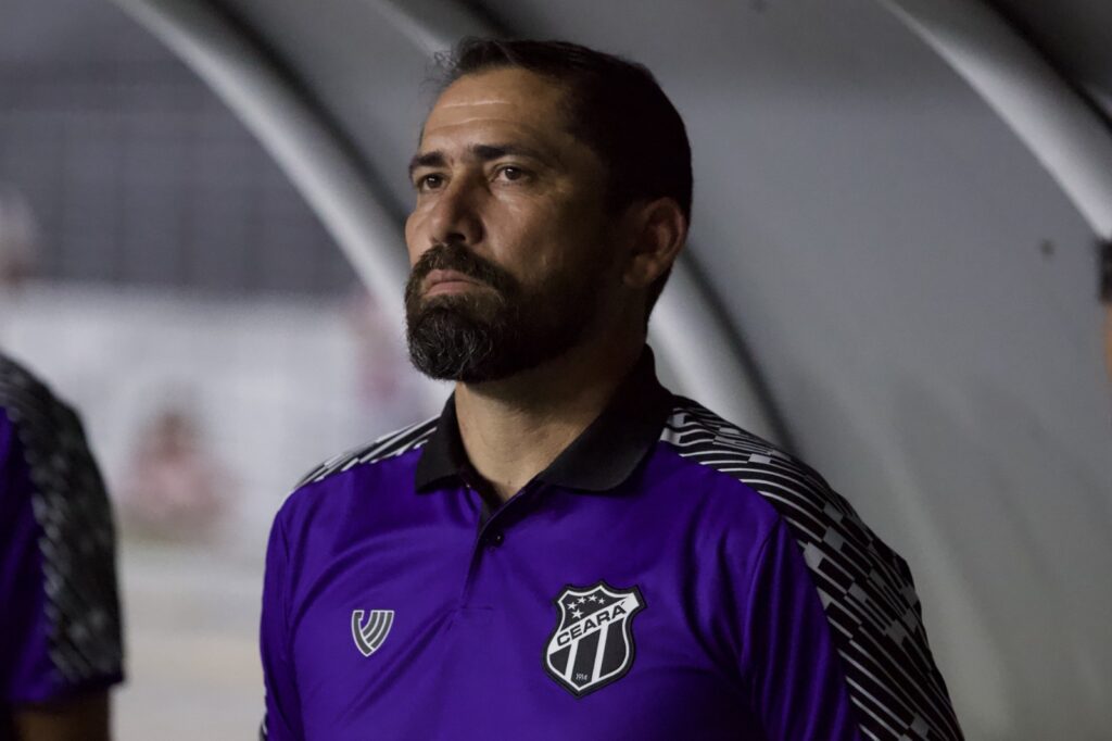 Ceará anuncia a saída do técnico Gustavo Morínigo do comando do clube